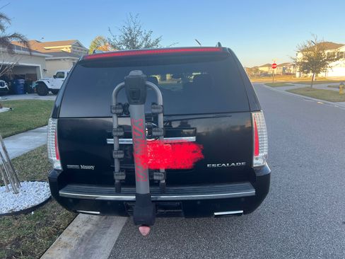 Used 2012 Cadillac Escalade ESV Premium image 12