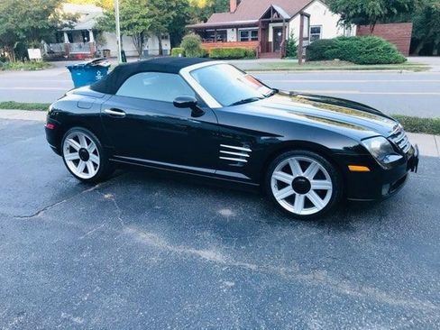 Used 2005 Chrysler Crossfire Limited image 1