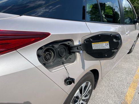 Used 2022 Toyota Prius Prime XLE FWD image 26