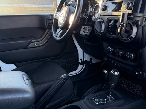 Used 2014 Jeep Wrangler Unlimited Sport w/ Quick Order Package 24S AWD/4WD image 10