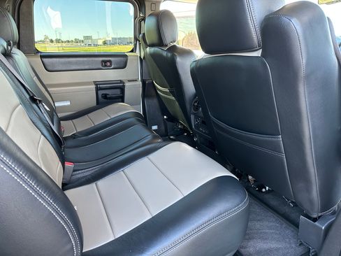 Used 2005 HUMMER H2 w/ Preferred Equipment Group AWD/4WD image 13
