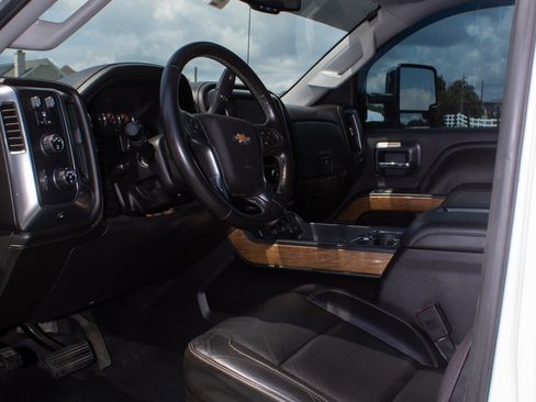 Used 2015 Chevrolet Silverado 2500 LTZ AWD/4WD image 16