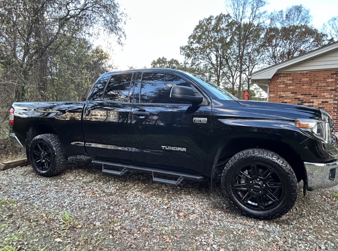 Used 2020 Toyota Tundra SR5 w/ SR5 Upgrade Package AWD/4WD image 2