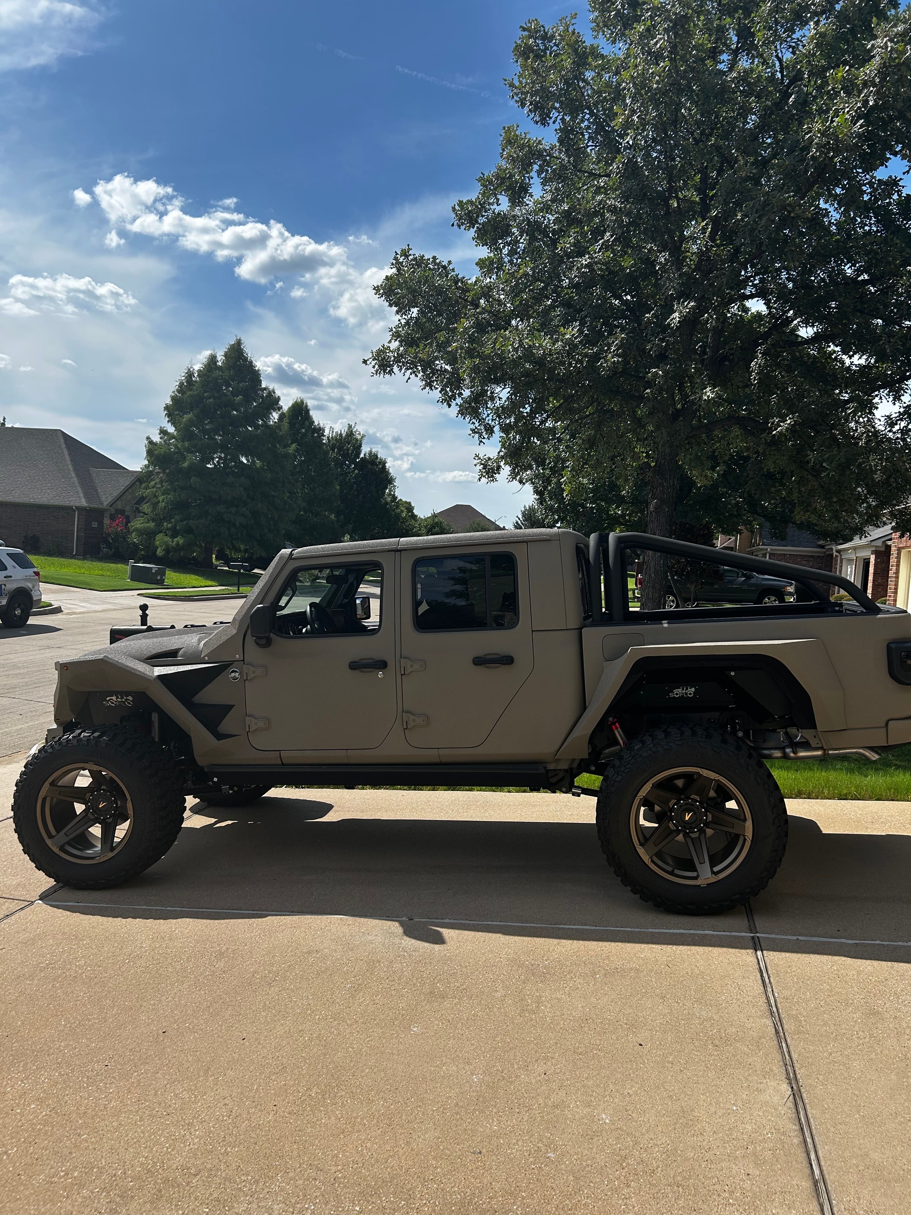 Used 2025 Jeep Gladiator Sport AWD/4WD image 5