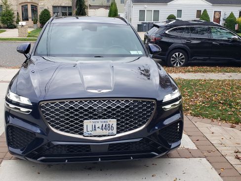 Used 2024 Genesis GV70 2.5T w/ Sport Prestige Package image 2