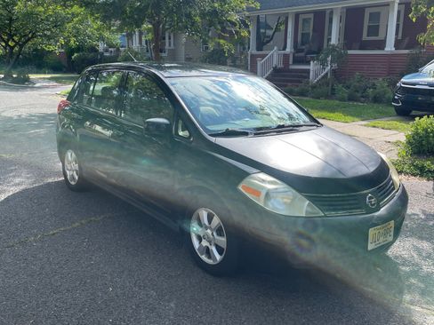 Used 2008 Nissan Versa Hatchback FWD image 4
