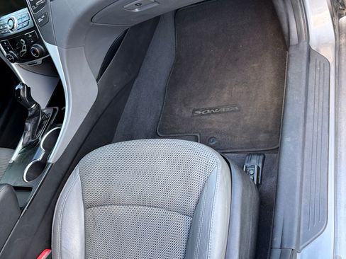 Used 2012 Hyundai Sonata SE w/ Navigation & Sunroof Pkg FWD image 11
