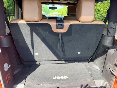 Used 2015 Jeep Wrangler Rubicon w/ Power Convenience Group AWD/4WD image 13
