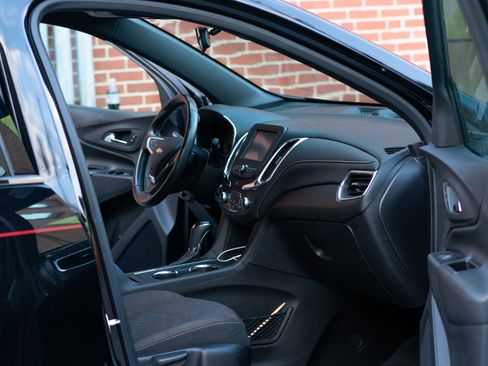 Used 2018 Chevrolet Equinox LT image 11