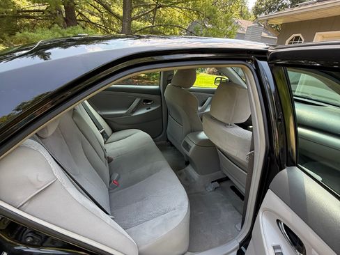 Used 2010 Toyota Camry FWD image 11
