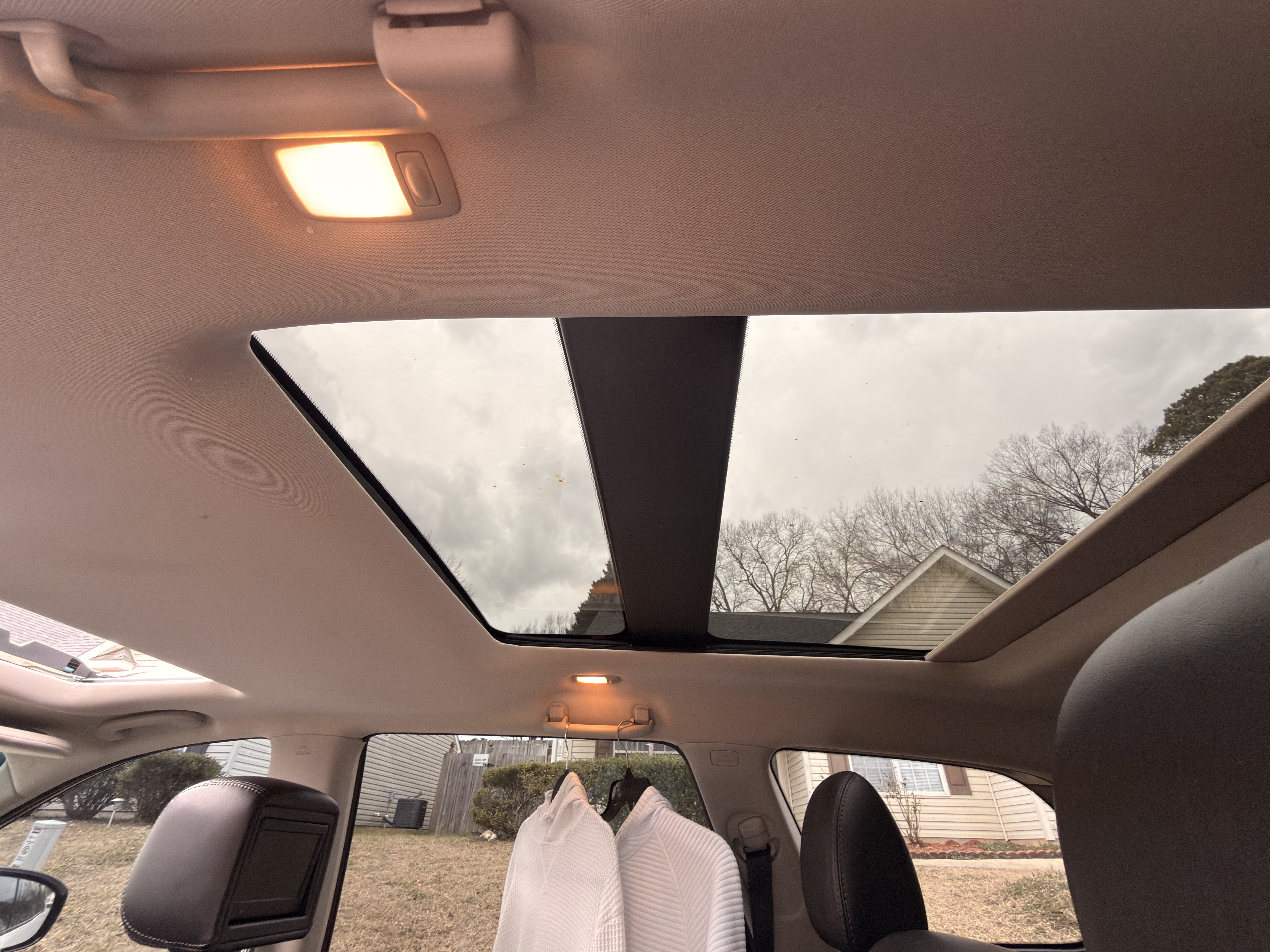 Used 2014 Nissan Pathfinder Platinum w/ Platinum Premium Package FWD image 15