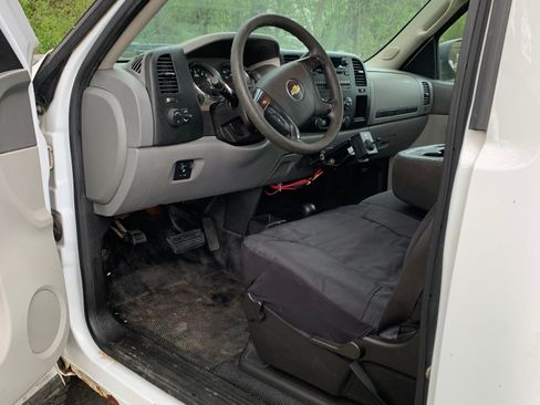 Used 2013 Chevrolet Silverado 2500 W/T w/ Snow Plow Prep Package AWD/4WD image 12