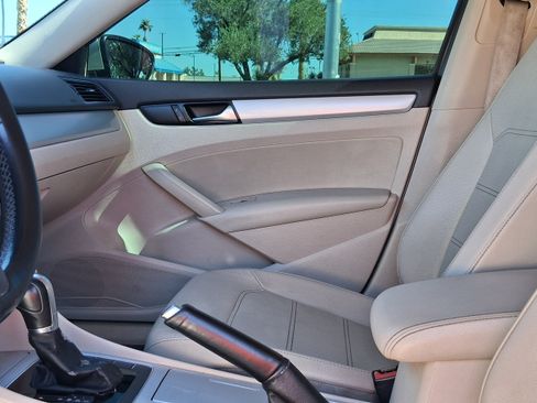Used 2012 Volkswagen Passat 2.5 SE image 16