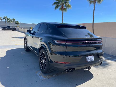 Used 2026 Porsche Cayenne Sport Utility 4D image 2