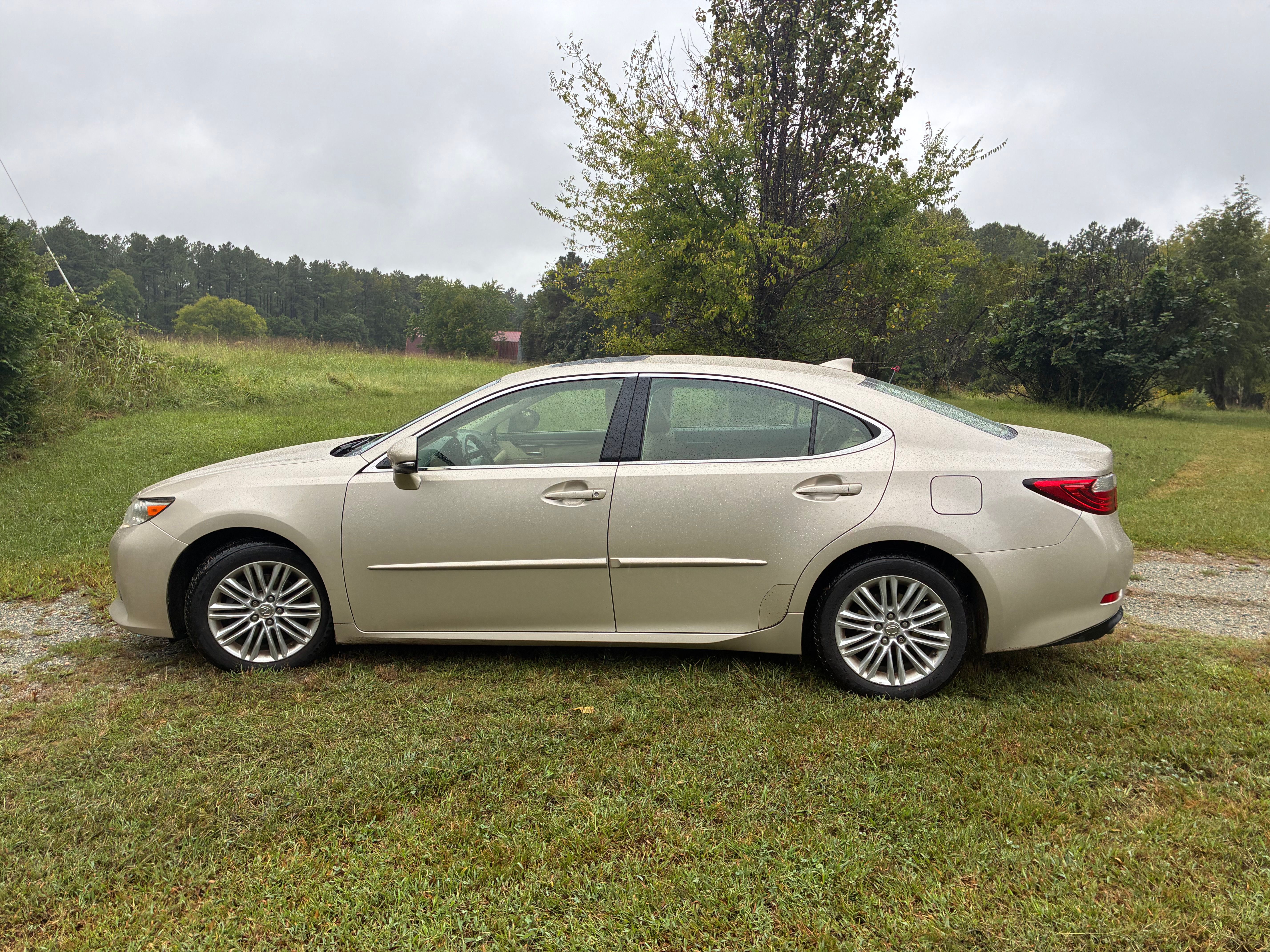 Used 2015 Lexus ES 350 w/ Luxury Package FWD image 1