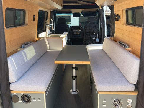 Used 2019 Mercedes-Benz Sprinter 2500 image 11