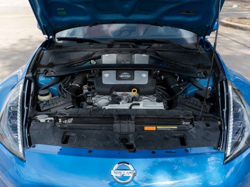 Used 2009 Nissan 370Z Touring w/ Sport Pkg image 19