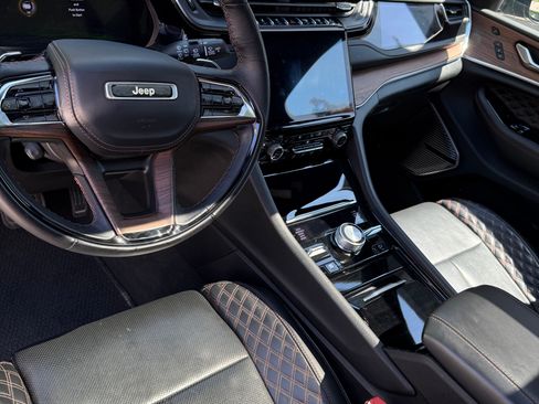Used 2022 Jeep Grand Cherokee Summit w/ Luxury Tech Group V AWD/4WD image 8