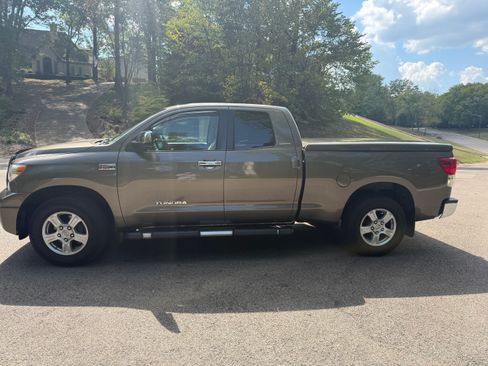 Used 2012 Toyota Tundra Limited w/ Memory Pkg AWD/4WD image 2