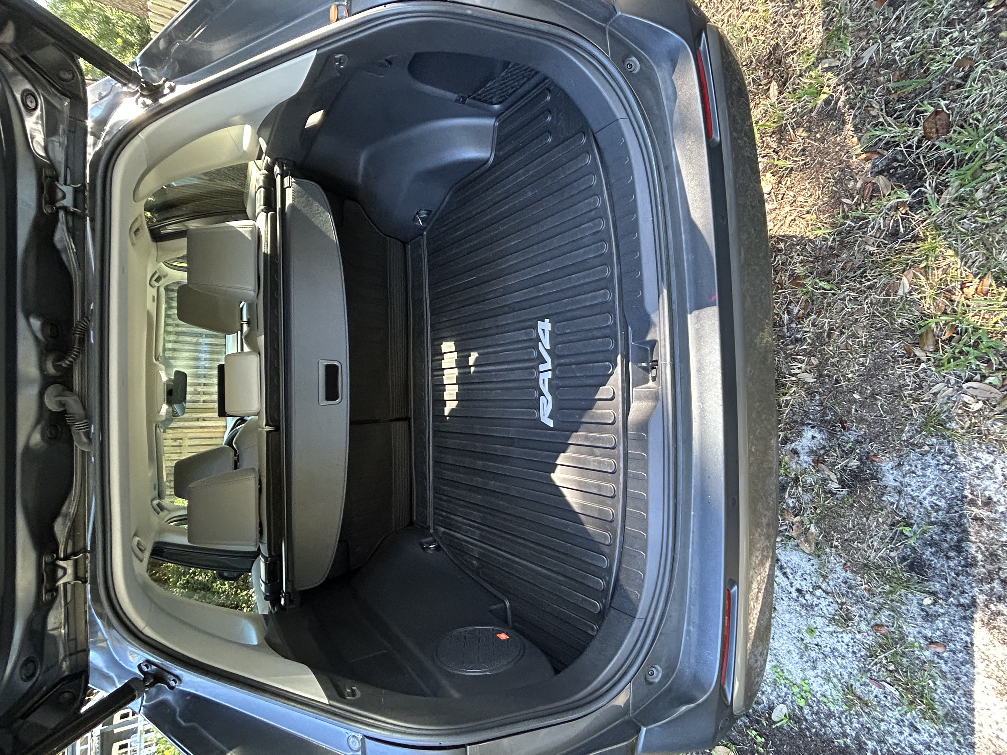 Used 2023 Toyota RAV4 Limited AWD/4WD image 21