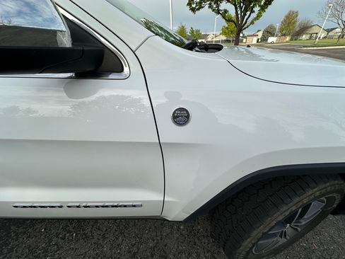 Used 2017 Jeep Grand Cherokee Limited AWD/4WD image 15