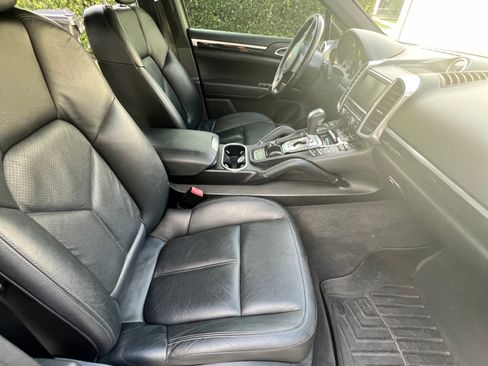 Used 2014 Porsche Cayenne AWD/4WD image 8