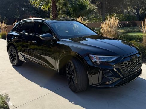 Used 2024 Audi Q8 e-tron Prestige image 4