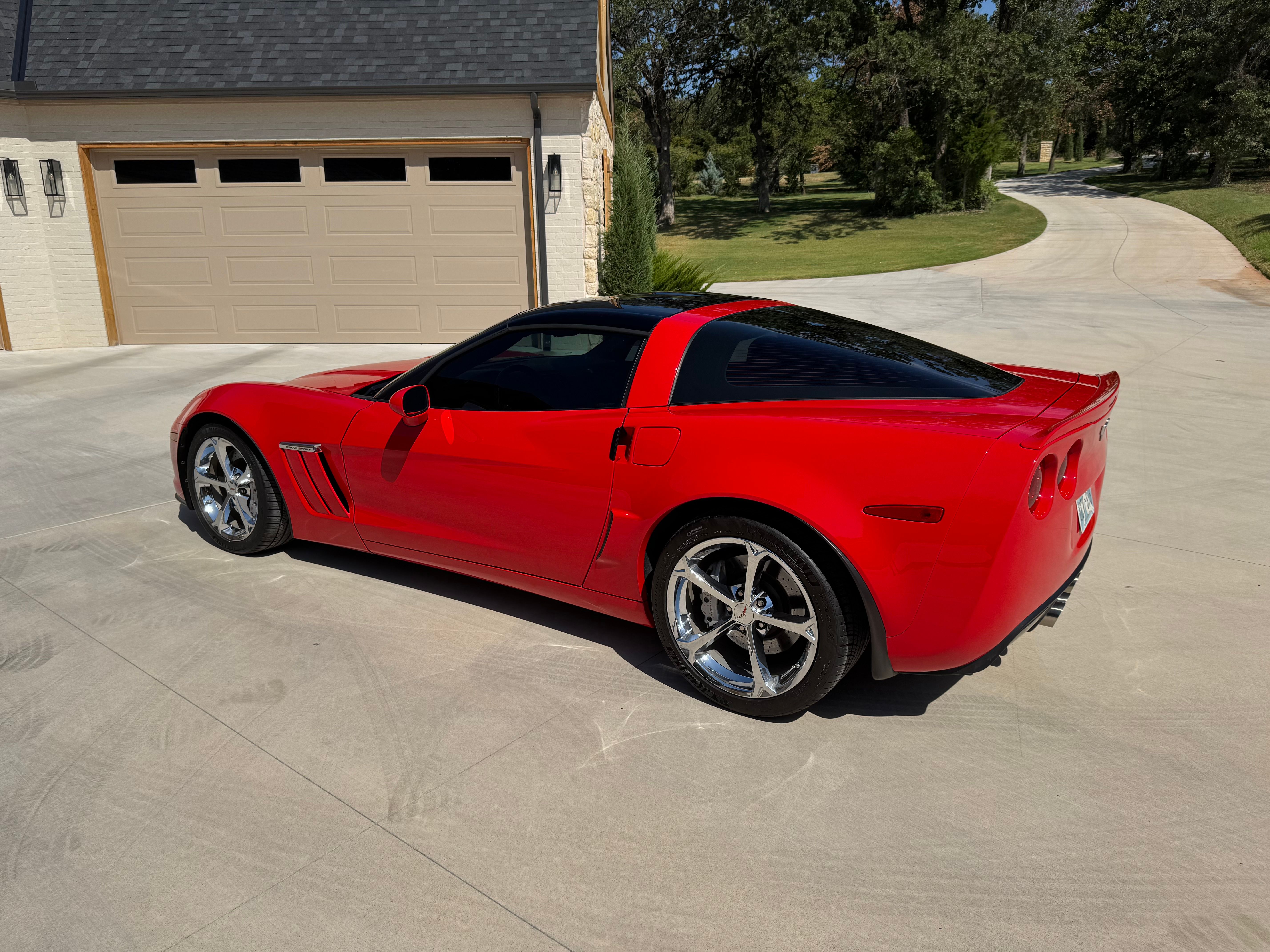 Used 2011 Chevrolet Corvette Grand Sport w/ Preferred Equipment Group RWD image 2