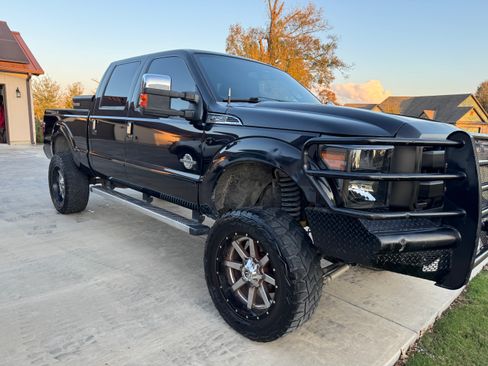 Used 2013 Ford F250 Platinum w/ FX4 Off Road Pkg image 6