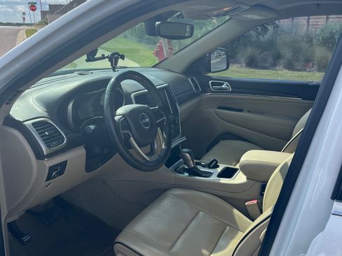 Used 2017 Jeep Grand Cherokee Overland image 15
