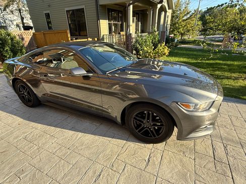 Used 2017 Ford Mustang Coupe image 9