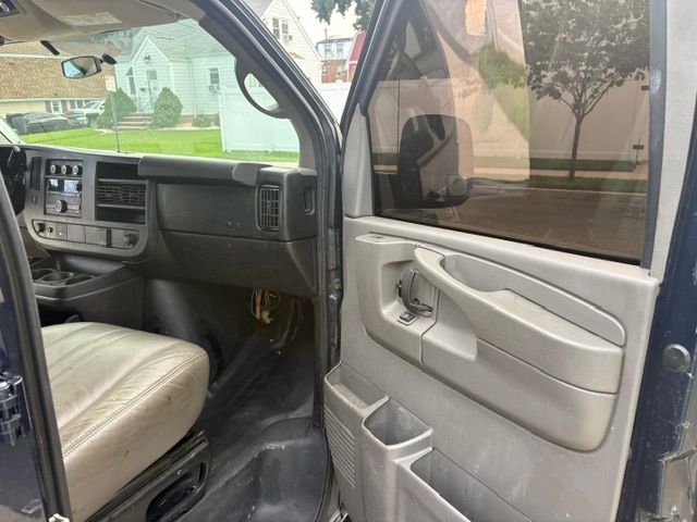 Used 2015 GMC Savana 2500 LS RWD image 5