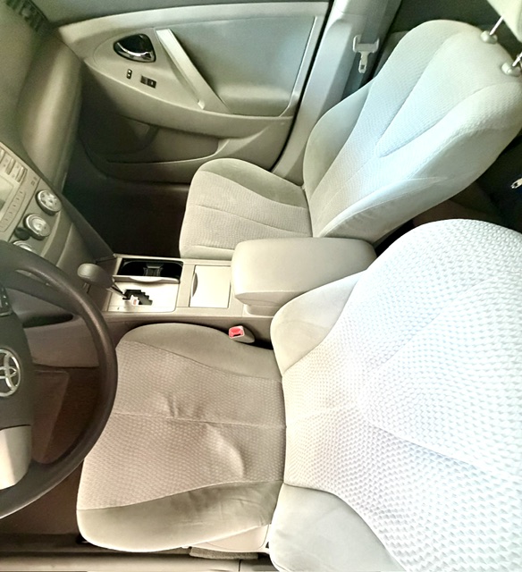 Used 2010 Toyota Camry LE FWD image 11
