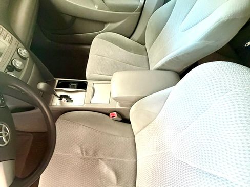 Used 2010 Toyota Camry LE FWD image 10