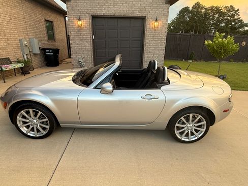 Used 2008 MAZDA MX-5 Miata Grand Touring RWD image 6