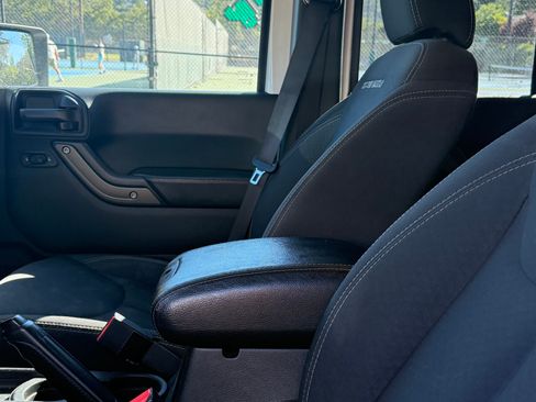 Used 2018 Jeep Wrangler Unlimited Sport AWD/4WD image 10