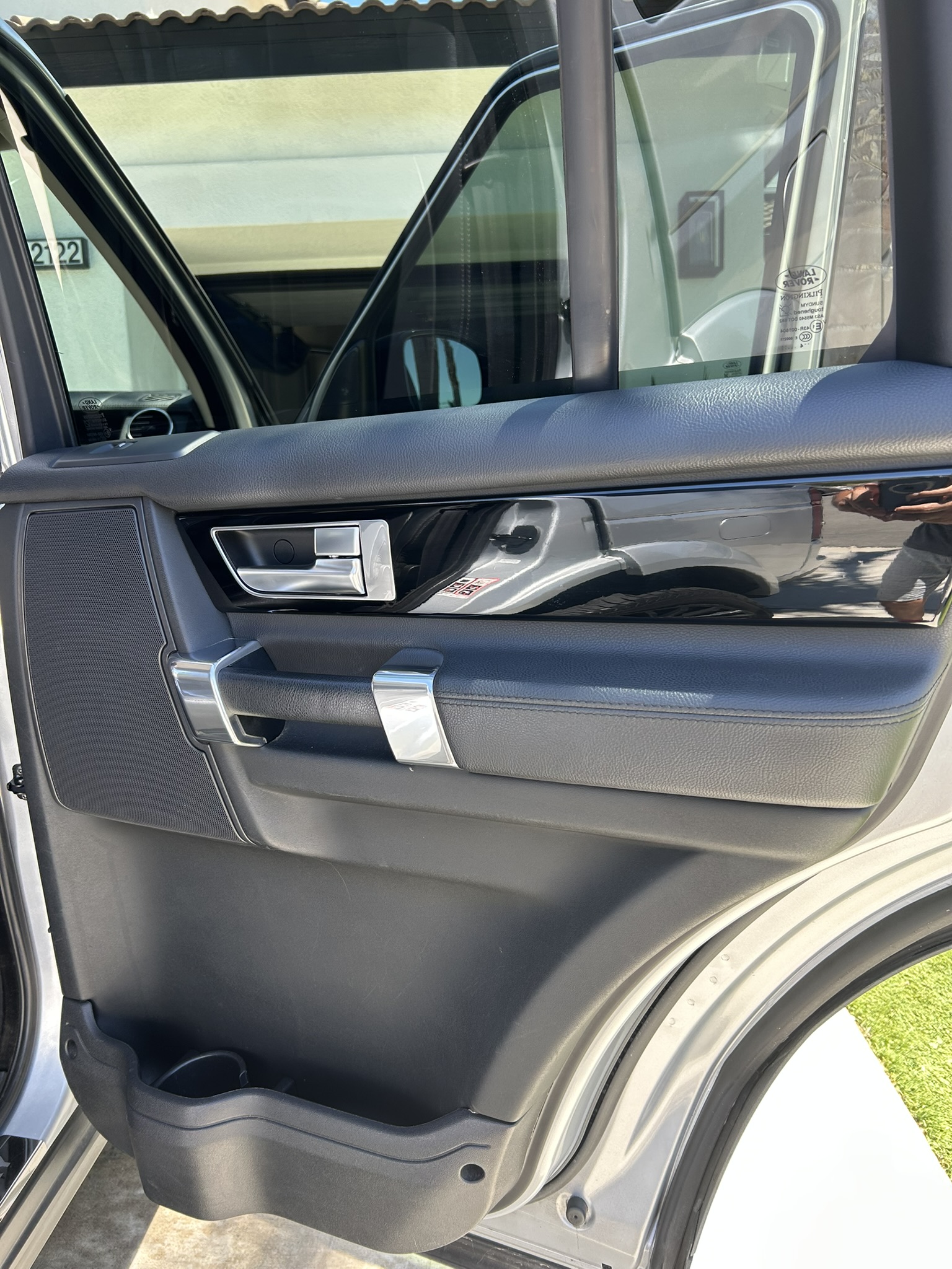 Used 2015 Land Rover LR4 HSE AWD/4WD image 16