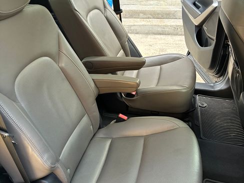 Used 2017 Hyundai Santa Fe Limited image 11