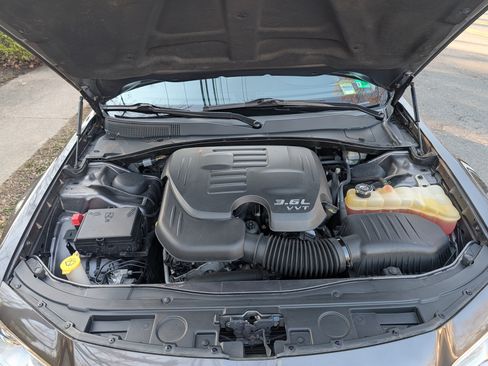 Used 2015 Chrysler 300 Limited image 6