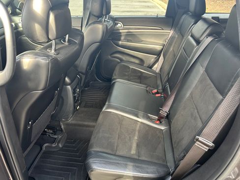 Used 2019 Jeep Grand Cherokee Altitude image 10