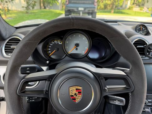 Used 2020 Porsche 718 Cayman GT4 RWD image 18