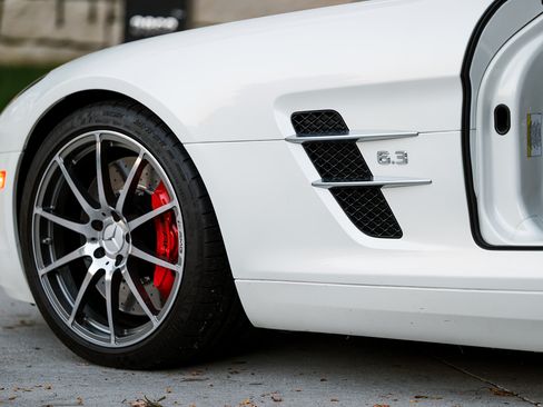 Used 2012 Mercedes-Benz SLS AMG Coupe image 4