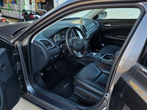 Used 2015 Chrysler 300 Limited image 26