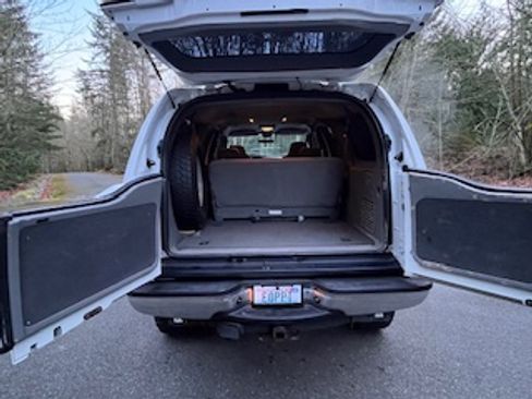 Used 2005 Ford Excursion XLT image 23