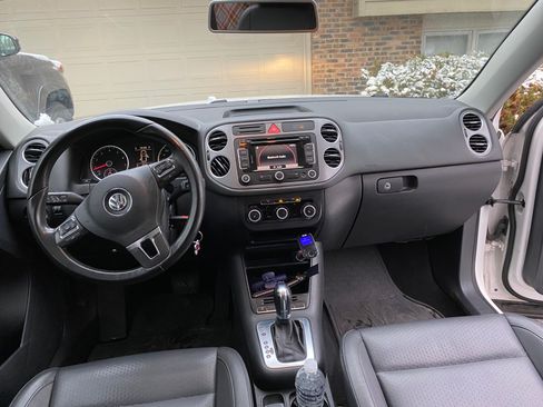 Used 2011 Volkswagen Tiguan SE image 4