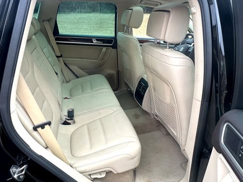 Used 2012 Volkswagen Touareg VR6 image 9