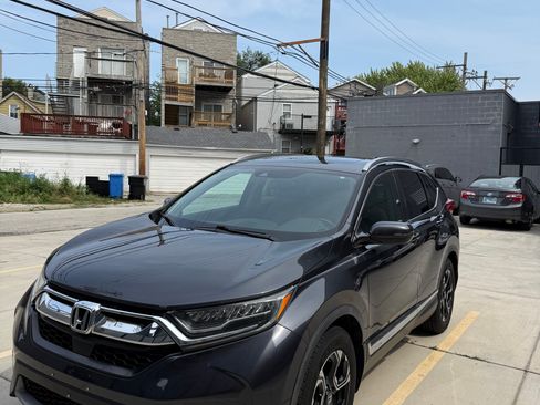 Used 2019 Honda CR-V Touring image 2