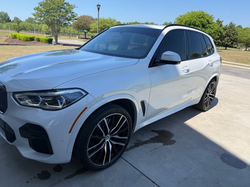 Used 2023 BMW X5 M50i w/ Executive Package image 2