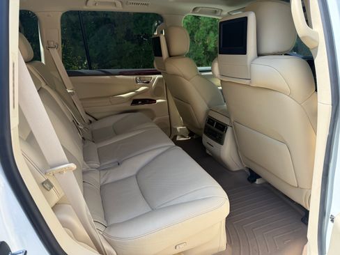 Used 2015 Lexus LX 570 4WD image 6