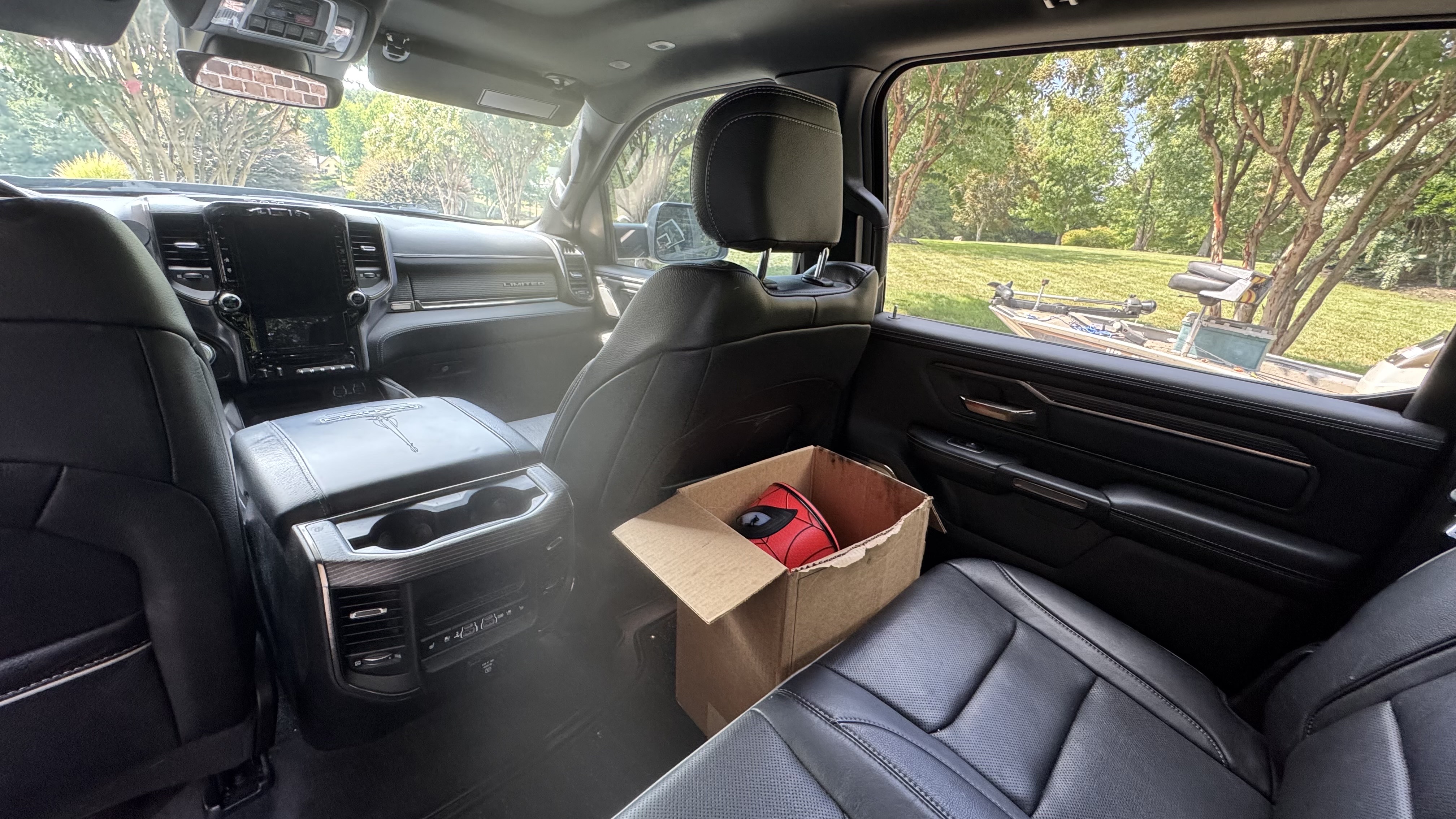 Used 2020 RAM 1500 Limited w/ Black Appearance Package AWD/4WD image 18
